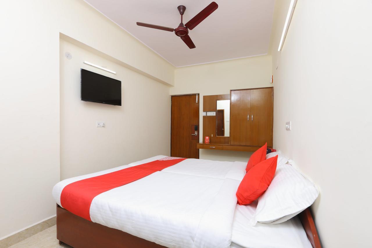 Oyo 11433 Kishore Hotel
